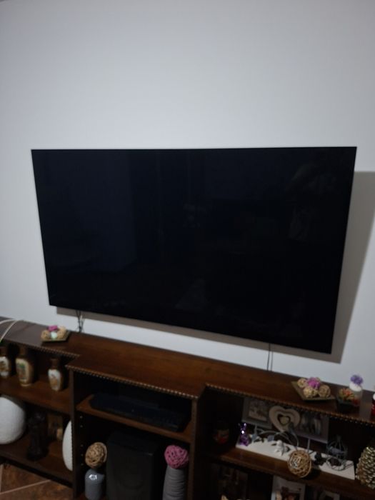 Tv Lg Oled seria Bx diagonala 164 cm, il detin de aproximativ 4 ani merge impecabil fara retentie  de imagine si  nici cel mai mic semn de Burn In .