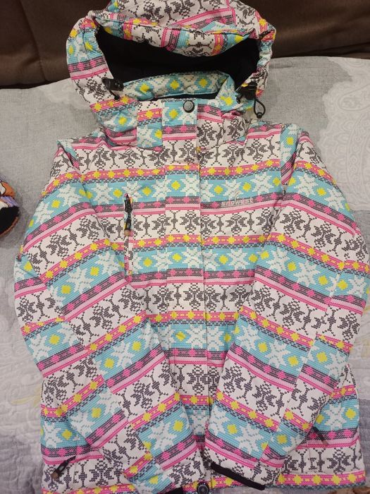 Продам куртку на девочку