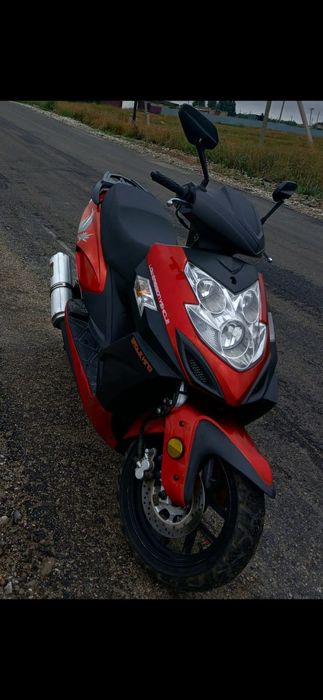 Продам скутер Рейсер