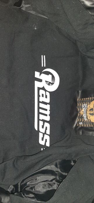 Geaca noua fara eticheta,marimea S, de culoare neagra