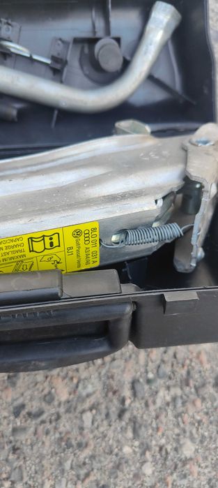 Домкрат на Audi \ Volksvagen