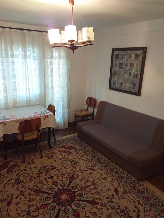 Pers. fizica inchiriez apartament 2 camere semidecomandat in Pod Ros