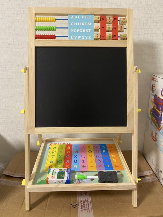 Двустранна дървена магнитна дъска с българската азбука, цифри - 66 см.