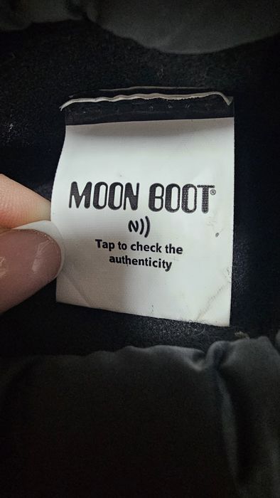 Нови Moon Boot 32
