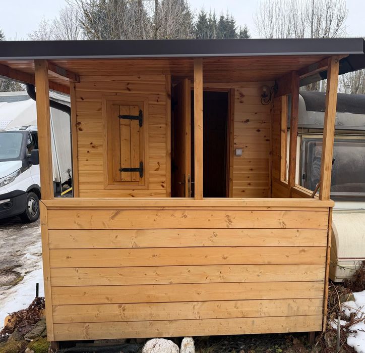 Casuta din lemn cu terasa 5m / 2m