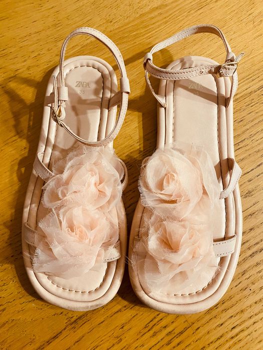 Sandale fete Zara, design cu floare fin si elegant, masura 35, roz
