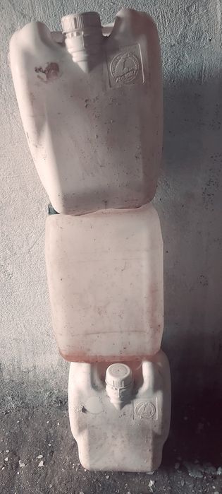 Канистры 20*20*30 продам оптом