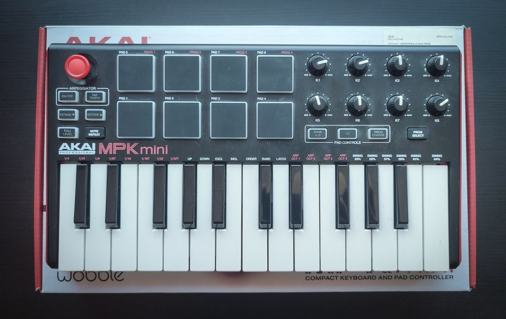 AKAI + Korg (MIDI клавиатура и синтезатор)