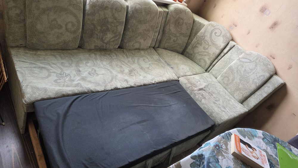 Ъглов диван с 2 ракли