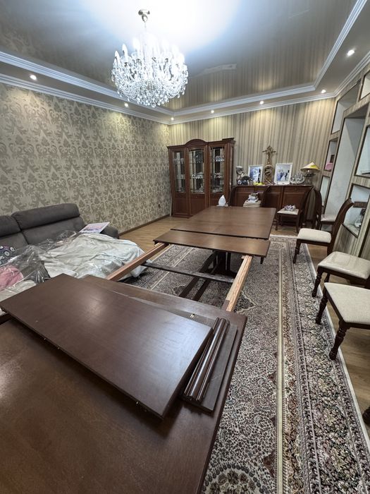 Продаю стол для гостинной