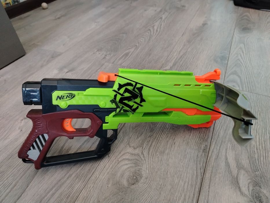 Nerf / пистолет / и арбалет / zombie strike