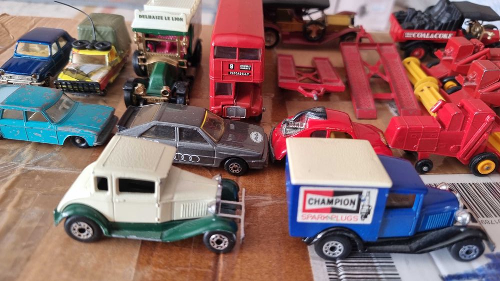 Se vinde lot masinute matchbox,majorette etc