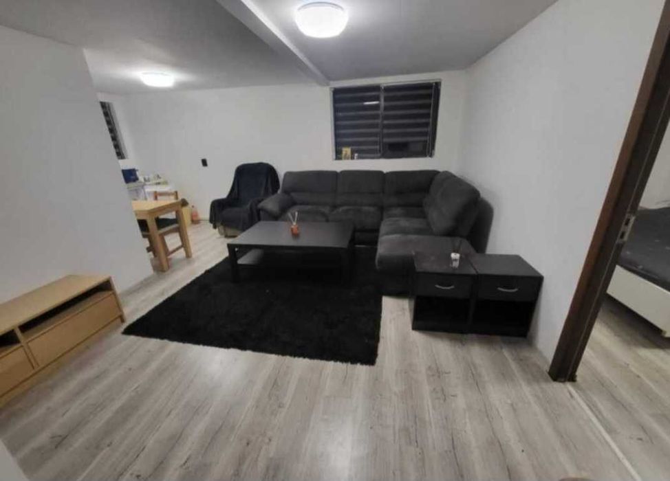 Închiriez un apartament mobilat la casa în centrul Craiovei