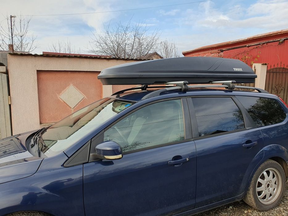 Cutie Thule portbagaj auto de inchiriat