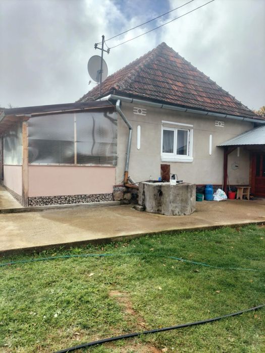 Vând casă cu teren