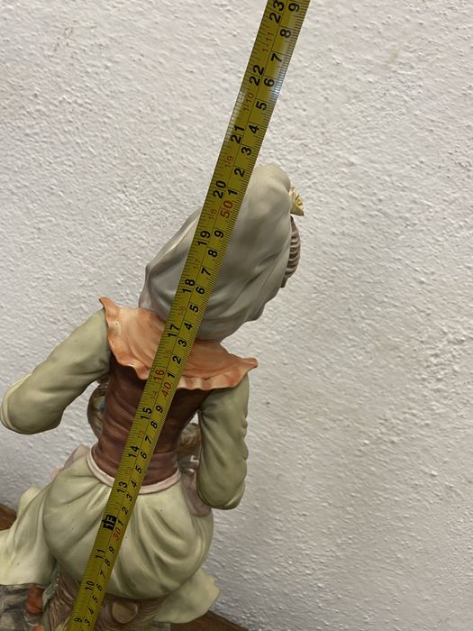Винтидж Capodimonte фигура с кош цветя, Италия