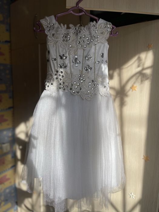 Платье нарядное белое на девочку