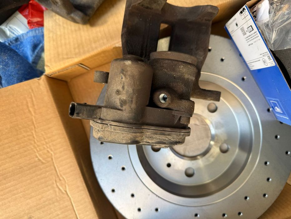 Vând frane complete a4 b8