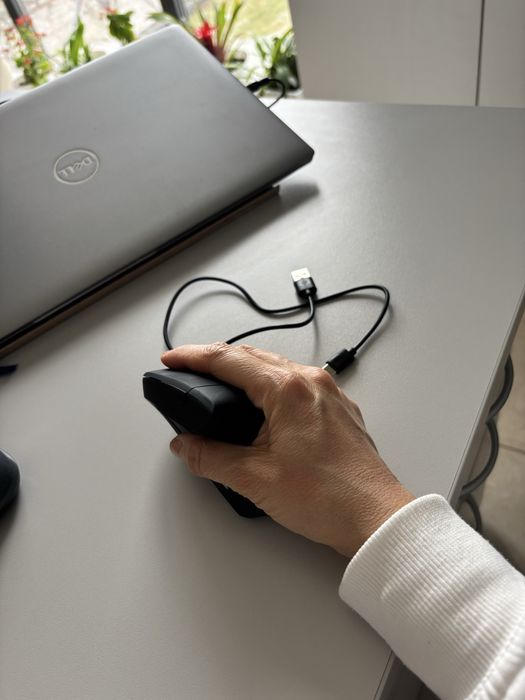 Вертикална безжична, ергономична мишка, bluetooth, презареждаема