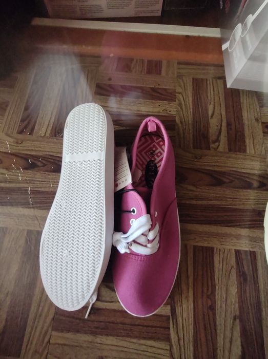 Expadrile mărimea 35 și 37 și tenesi mărimea 36