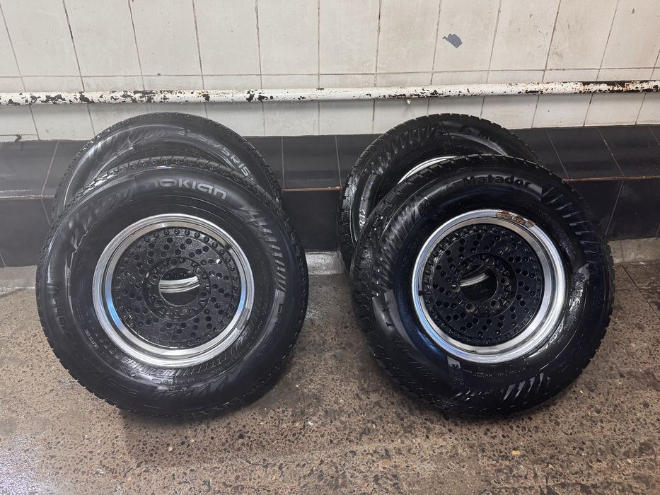 Шины с дисками.   235/75/15