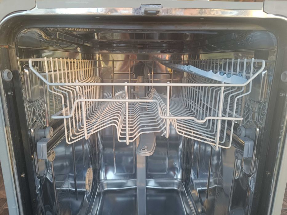 Masina de spalat vase Indesit