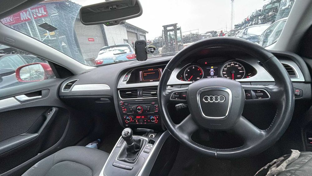 Dezmembrez Audi A4 B8 an 2009 2.0 tdi cod motor caga
