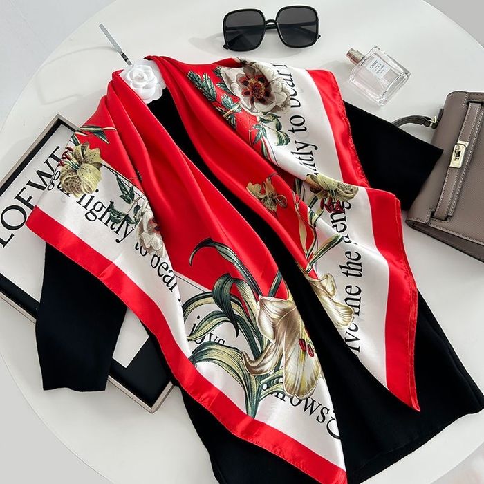 Платки в подарчоной упаковке!