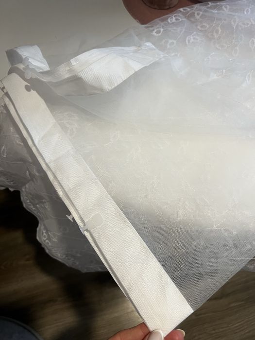 Бели пердета к-т от 4бр като всяко едно е с размер 3метра/висч 2.70