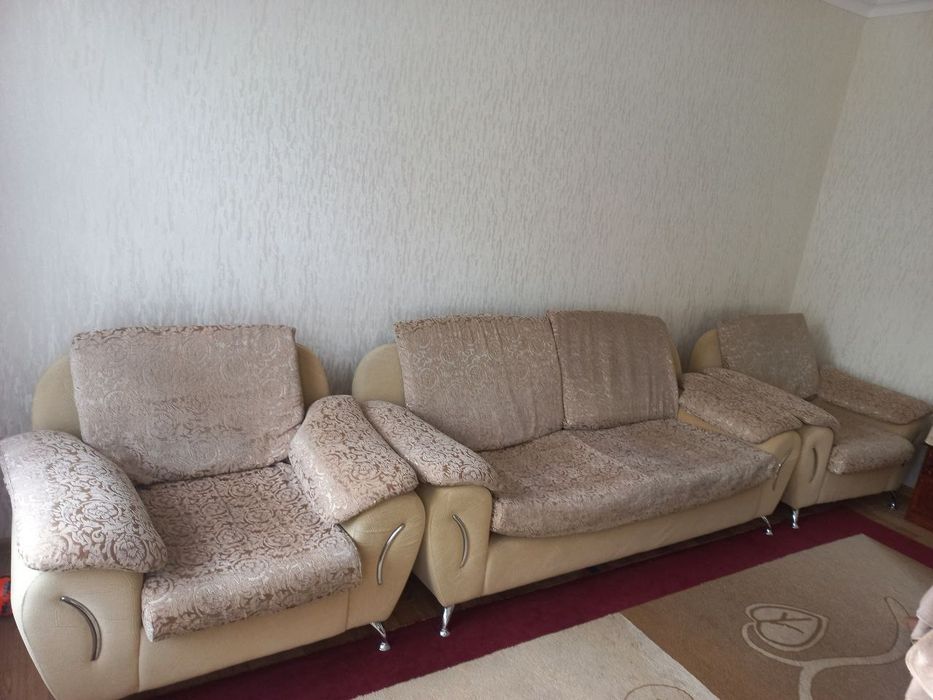 Мягкая диван креслом