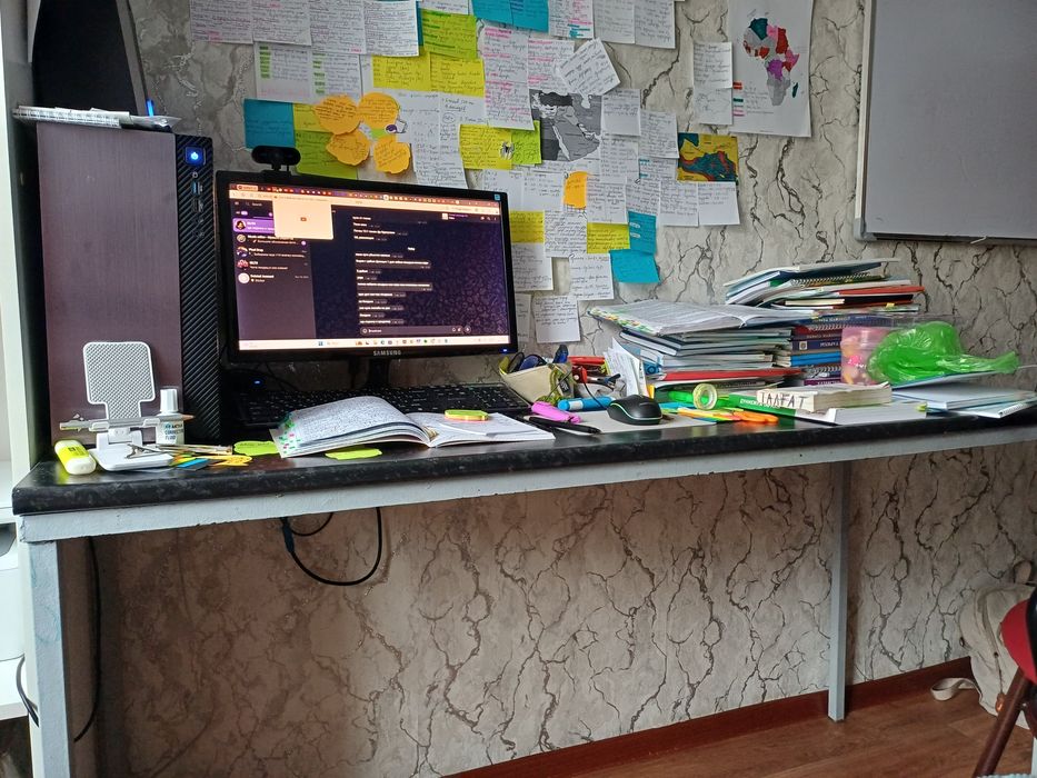 Продам шкаф для книг и стол для учёбы