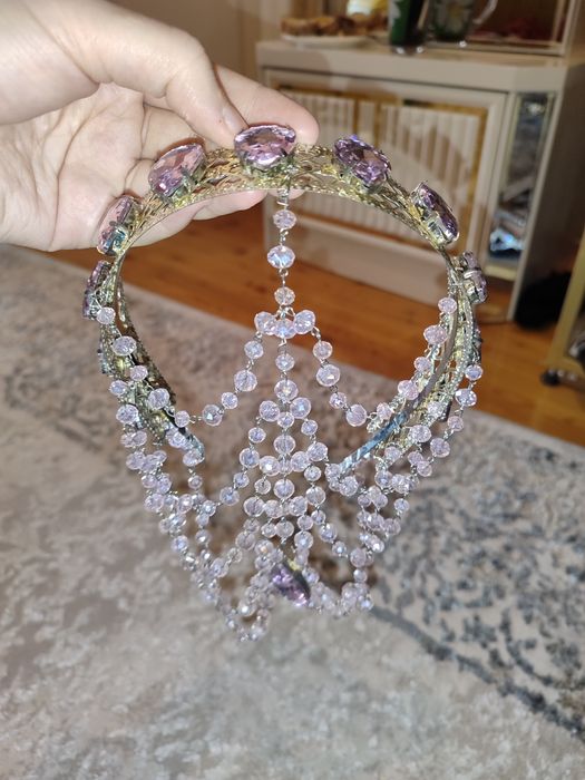 Диадема с фиолетовыми камнями