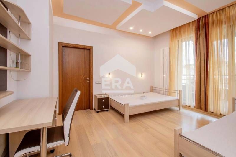 Дава се под наем Четиристаен апартамент в София, Витоша - 285 кв.м за 1900 € - Снимка #11