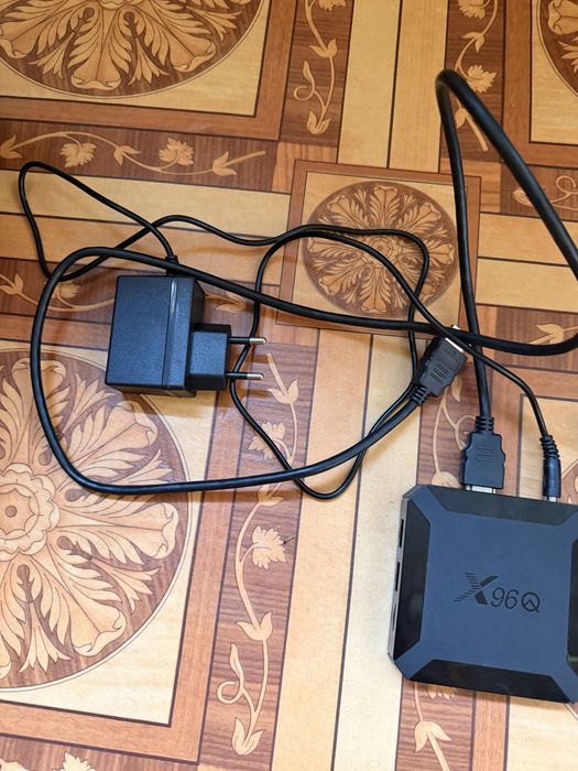Android box смарт приставка x96q. почти новый.