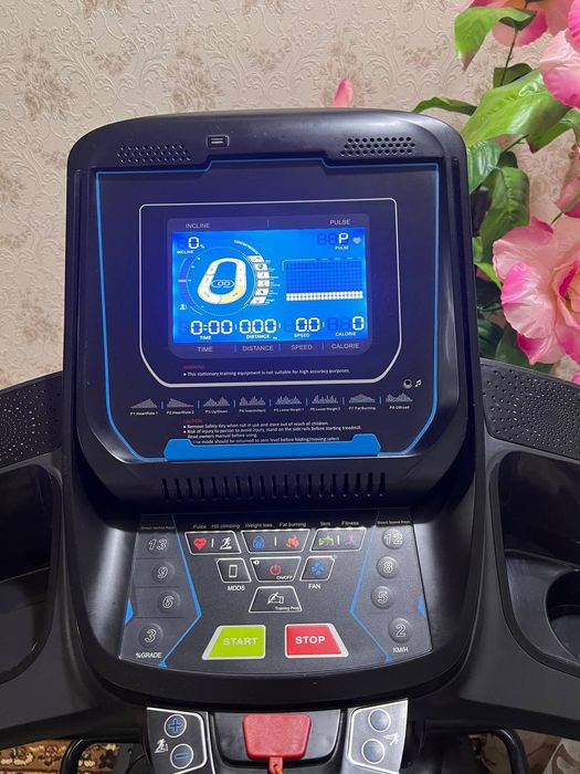 Беговой дорожка рассчитана на 180кг,большой.