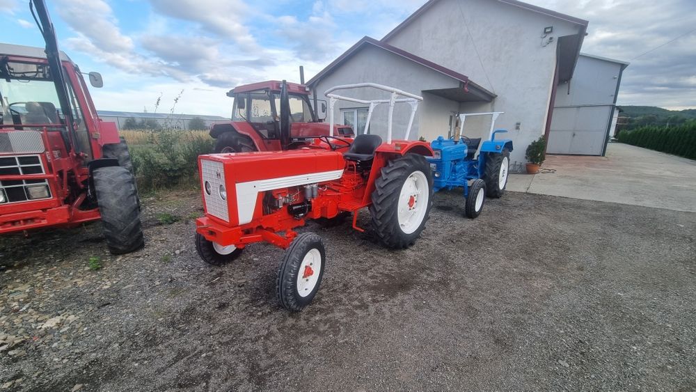 International 423 , ford 2000