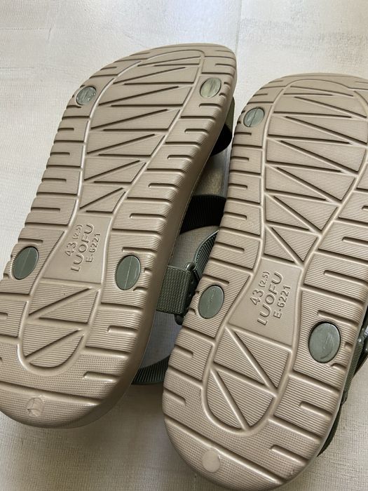 Sandale NOI potrivite pentru 42.