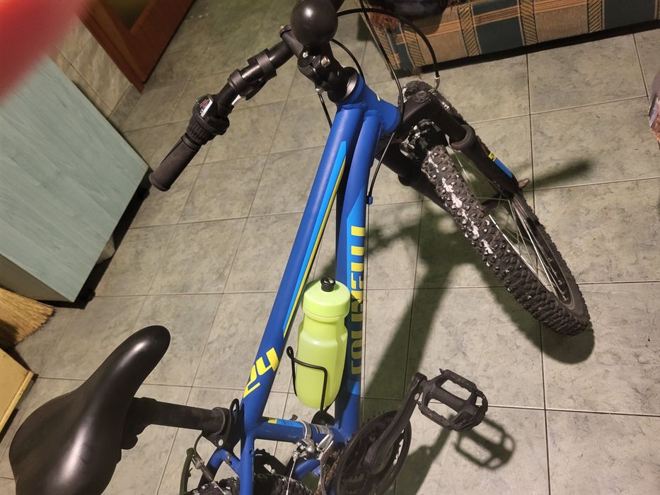 Bicicletă de copii mici cu sunspensie față și are 6 viteze