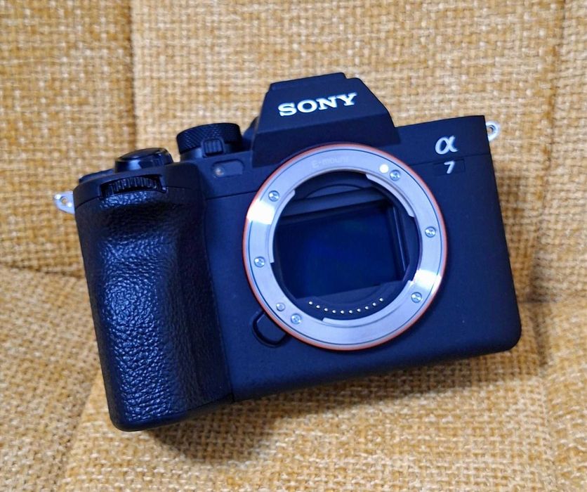 Sony A7 IV, ca nou, garantie 2026, shuter count 188 cadre, plus bonus
