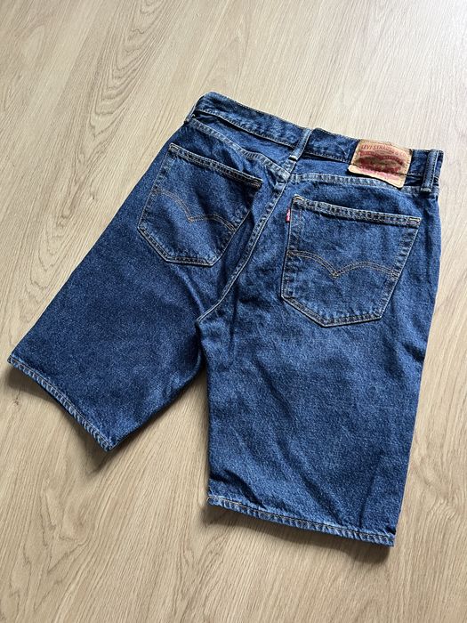 Pantaloni scurti levis noi