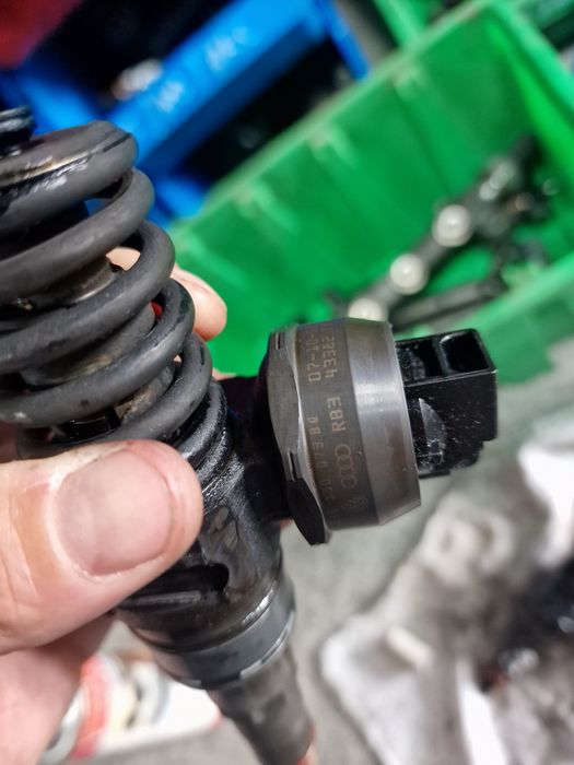 Injector injectoare 2.0 BMM vw golf 5 passat b6 seat leon octavia 2