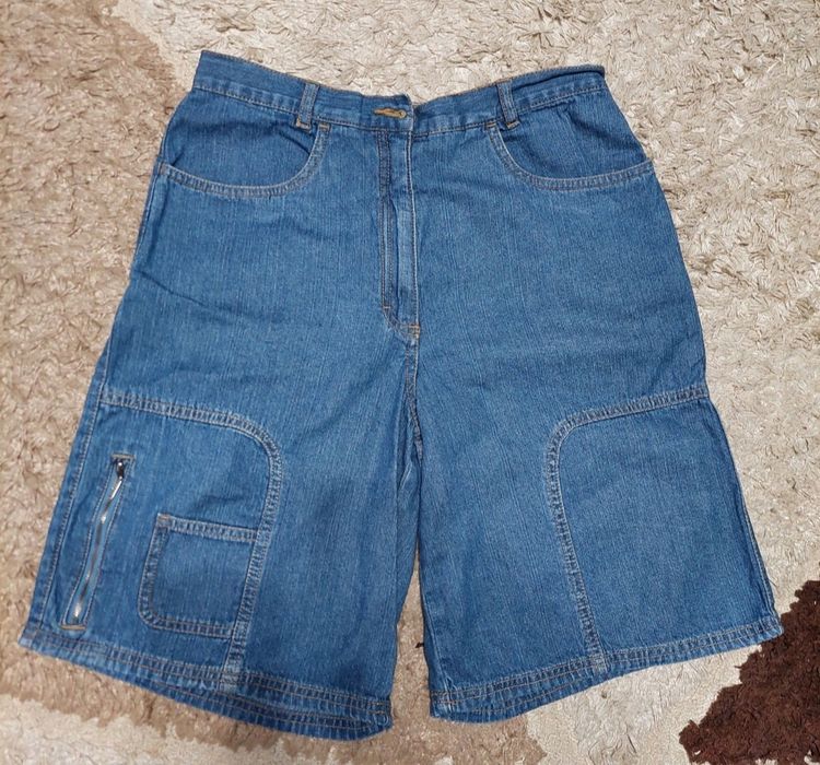 Продам джинсовые шорты