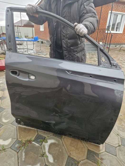 Продам дверь переднию правую Changan Cs75plus