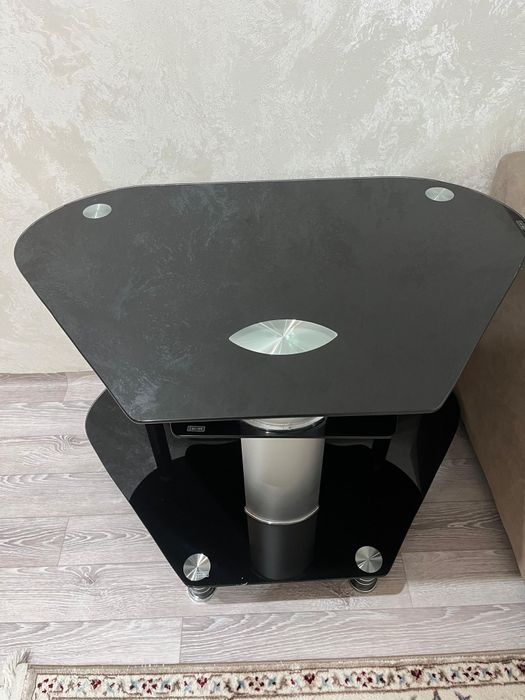 Продам стол для телевизора