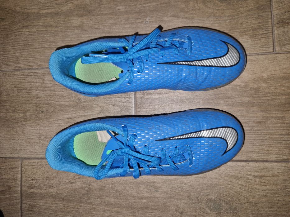 Детски футболни обувки, кори и гети