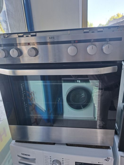 Фурна за вграждане AEG