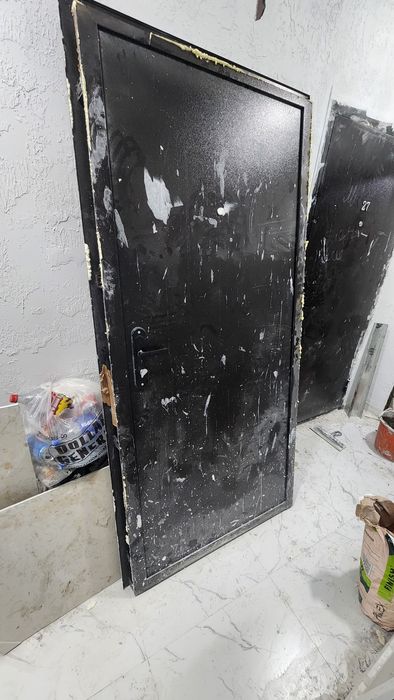 Дверь входная 106х215