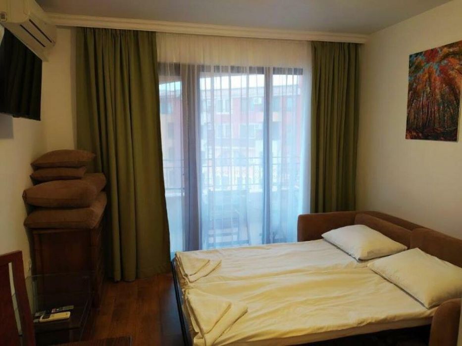 Под наем студио с изглед море и басейн на брега на морето