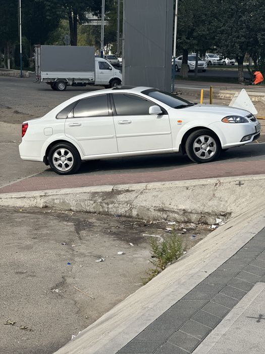 Chevrolet Gentra 2022 avtomat sotiladi.