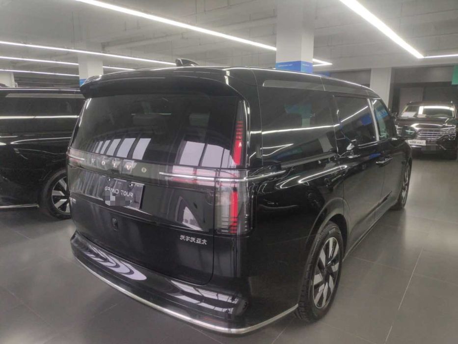 Volvo EM90 2025 Ultra Six-Seater